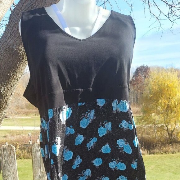 TORRID 6 Roses with Rose Petal Speckles Midi Dress - Plus Size US 30 - Picture 6 of 8